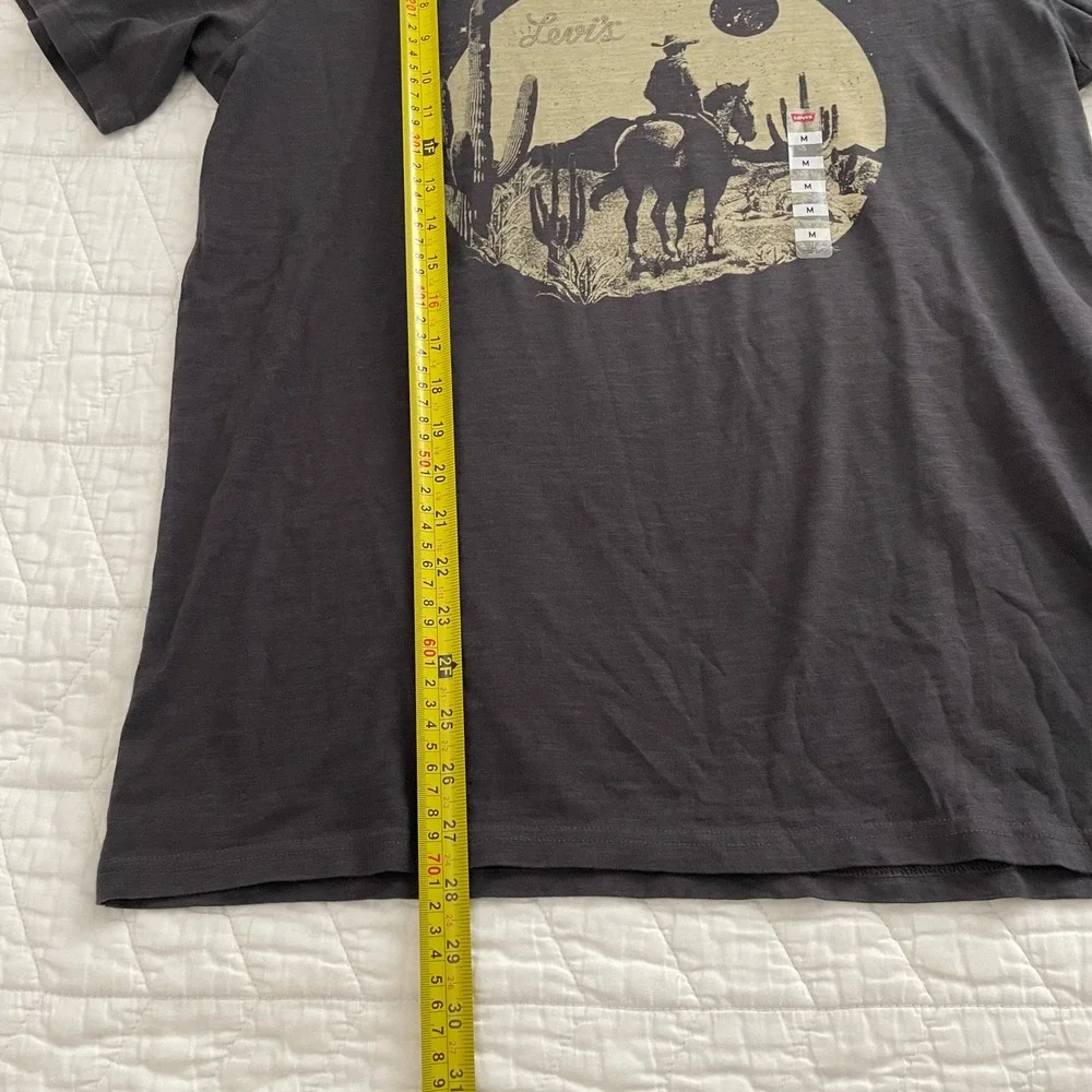 Levi's Mens Relaxed Graphic T-Shirt Charcoal Gray Cowboy Desert Western Medium